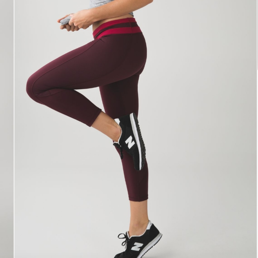 Lululemon Give Me Qi CropBordeaux Drama Cranberry